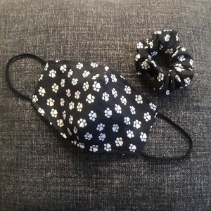 FaceMask & scrunchies Reversible nosewire dog paws